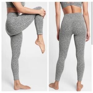 Athleta Salutation Stash II Pocket 7/8 Textured Tight Animal Print Womens M *EUC